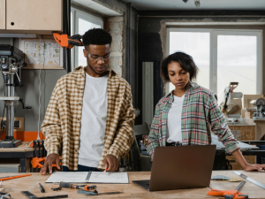 Differences Between Sole Proprietorship, Partnership, and Corporation